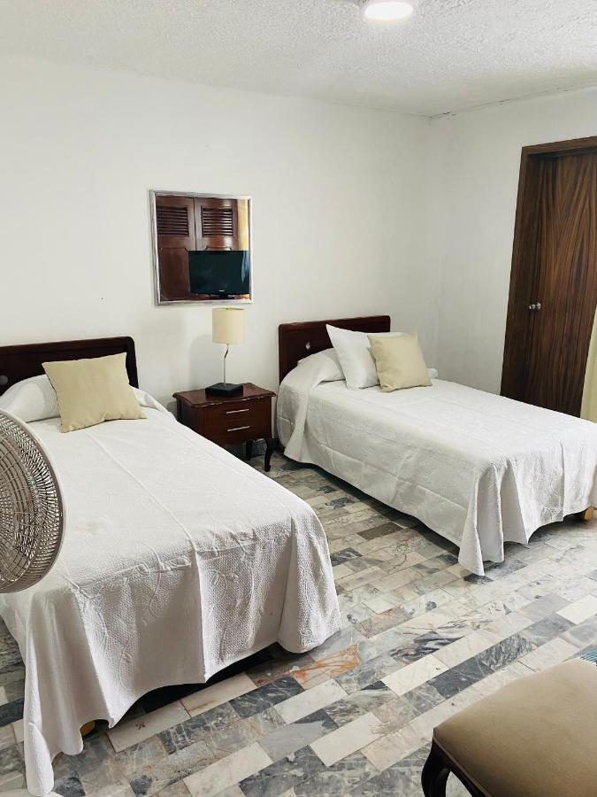 Hostal Guadalajara Cosmopolitan Providencia Esterno foto