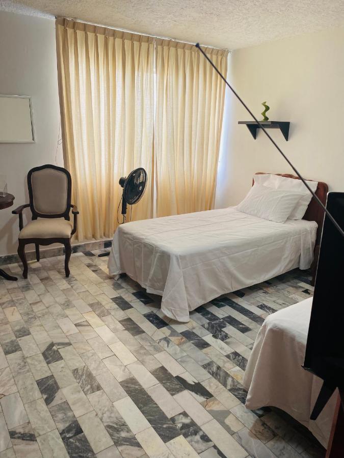 Hostal Guadalajara Cosmopolitan Providencia Esterno foto