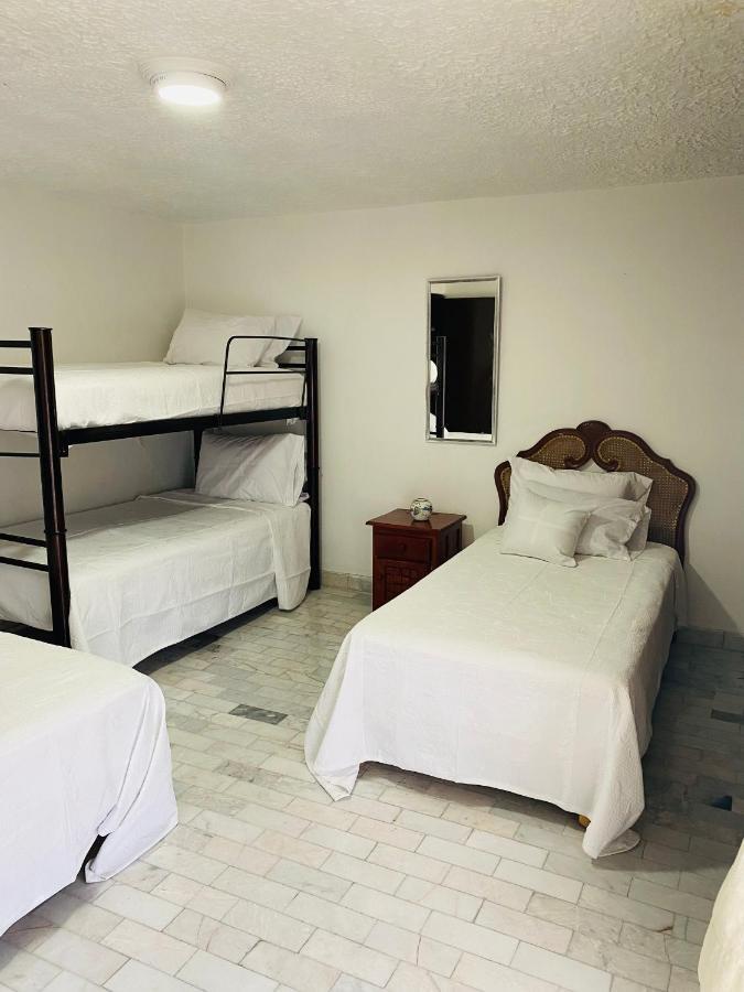 Hostal Guadalajara Cosmopolitan Providencia Esterno foto