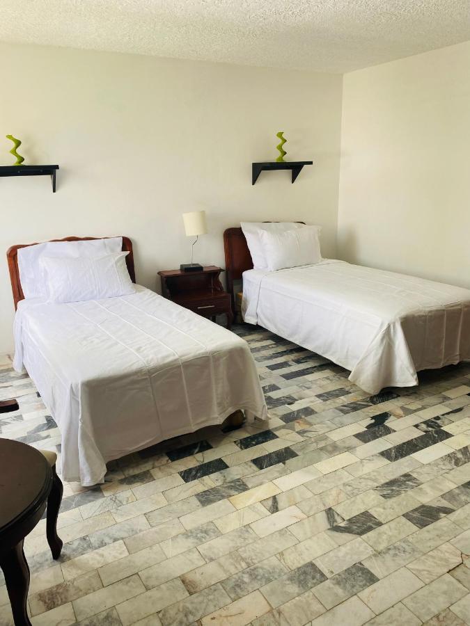 Hostal Guadalajara Cosmopolitan Providencia Esterno foto