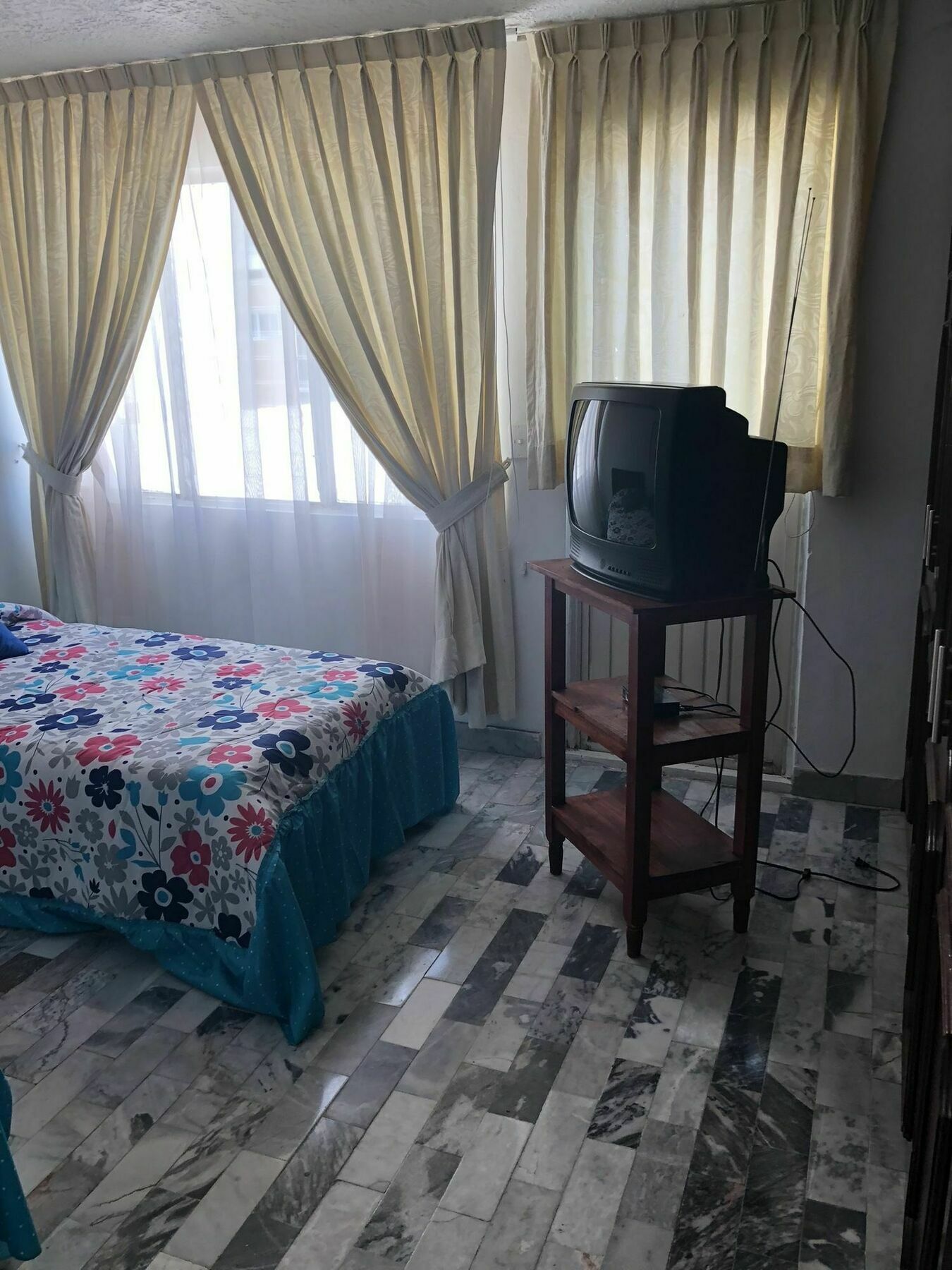 Hostal Guadalajara Cosmopolitan Providencia Esterno foto